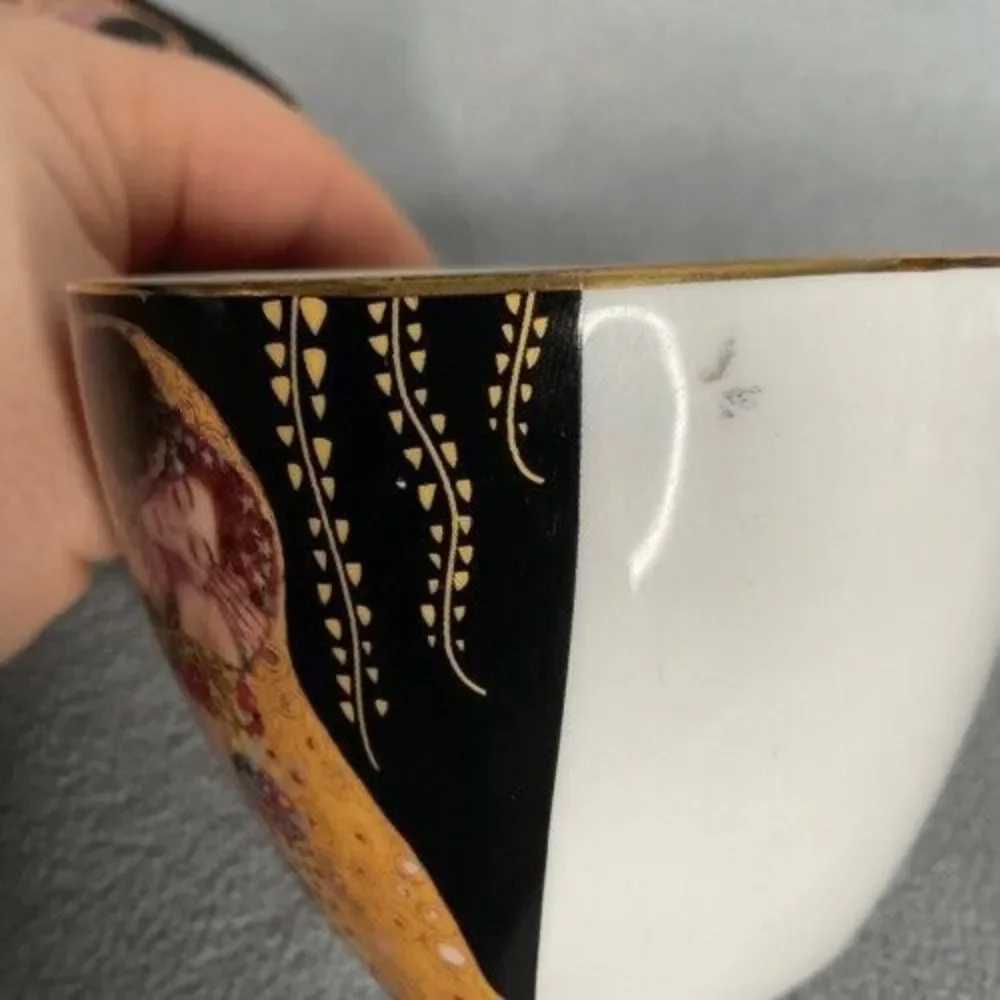 NWOB Smile Austria Gustav Klimt The Kiss Tea Cup &Saucer Black/Gold Art Souvenir